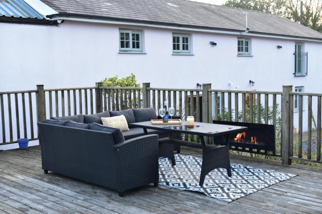 Luxury 2-Bed Barn Conversion In Llansteffan Carmarthen Exterior foto