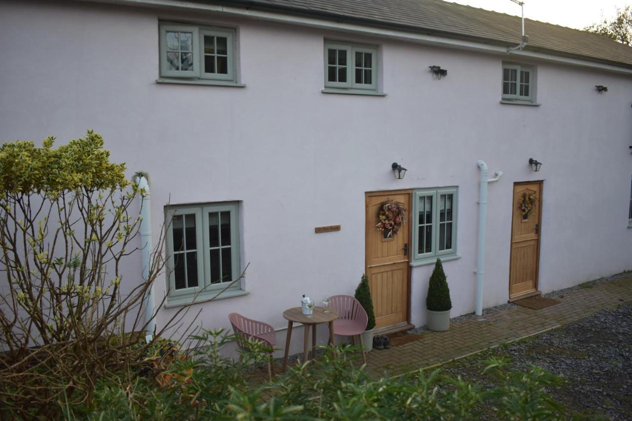 Luxury 2-Bed Barn Conversion In Llansteffan Carmarthen Exterior foto